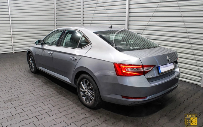 Skoda Superb cena 48888 przebieg: 293000, rok produkcji 2018 z Prochowice małe 379